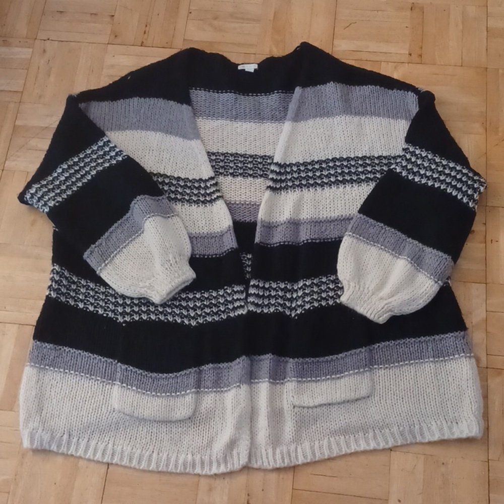 Cato's plus Cartigan sweater size 22/24